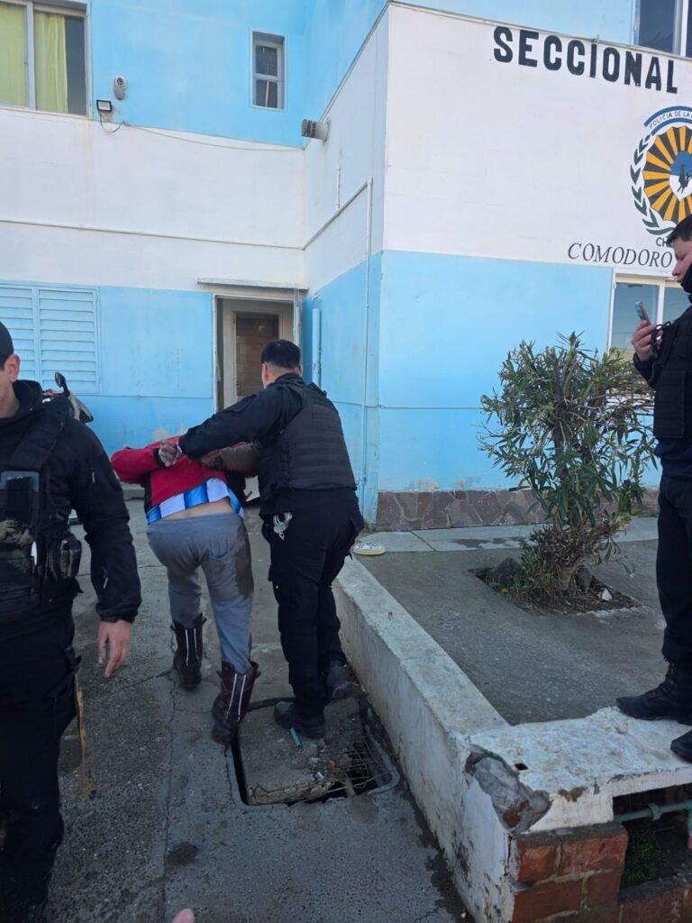 Detienen a un hombre armado con un machete tras irrumpir en la casa de su expareja