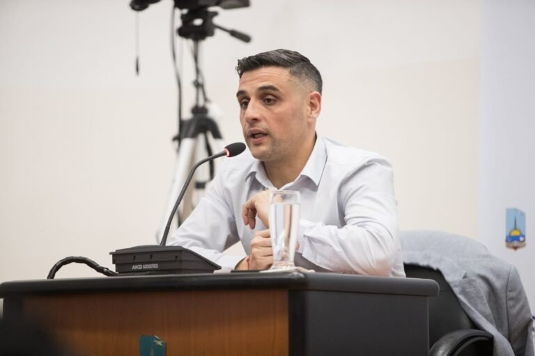 Gómez pide anular la votación del acuerdo paritario: “Es ilegal que un miembro vote dos veces”