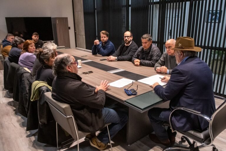 El Ejecutivo y el SOEM acordaron un incremento salarial del 19%