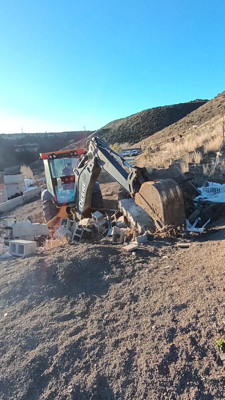 Frenaron una ocupación irregular que bloqueaba el drenaje natural en Laprida