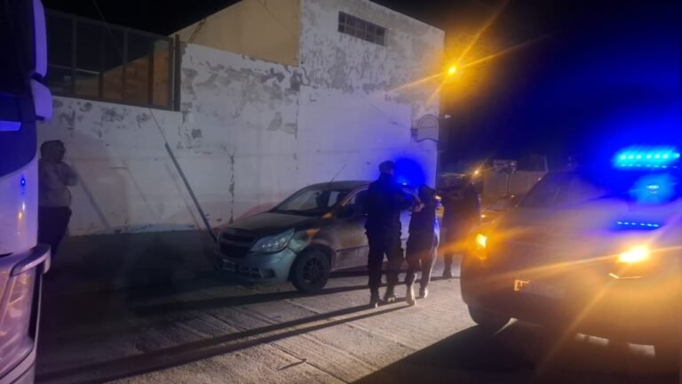 Intentó sustraer elementos de vehículos en un frigorífico y fue retenido por empleados
