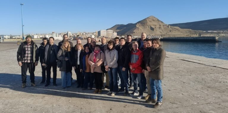 Integrantes de la Cámara de Comercio y referentes del sector productivo recorrieron el Puerto de Comodoro