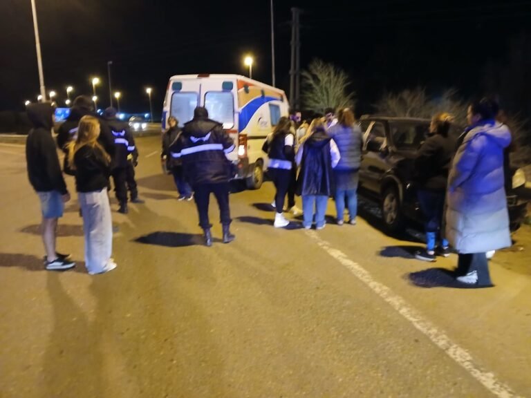 Choque y fuga en Rada Tilly: una mujer fue hospitalizada y buscan al conductor