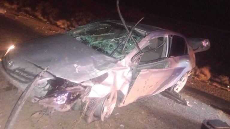 Conducía alcoholizado, perdió el control del auto y volcó en el ingreso a Astra