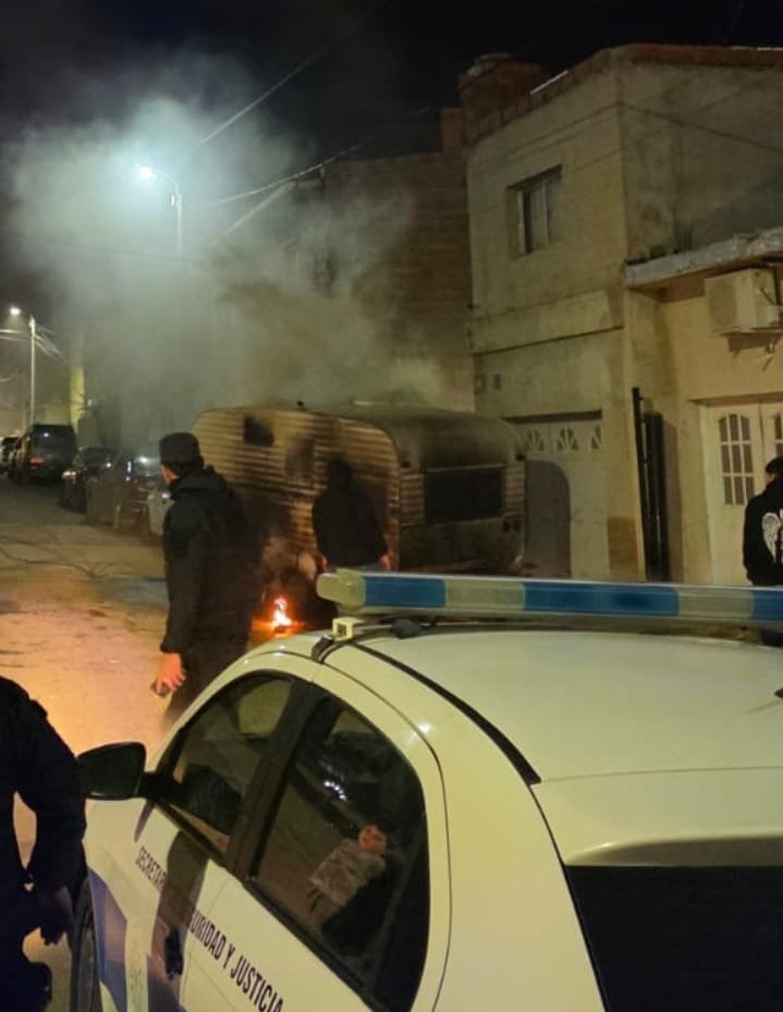Se incendió una casilla rodante en zona sur y sospechan que fue intencional