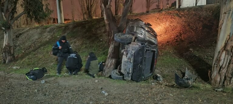 Impactante vuelco en Ruta 3: una mujer debió ser trasladada al hospital