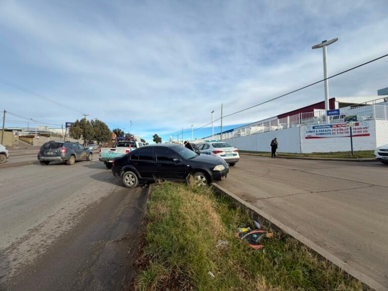 Secuestraron un auto abandonado en plena Avenida Yrigoyen
