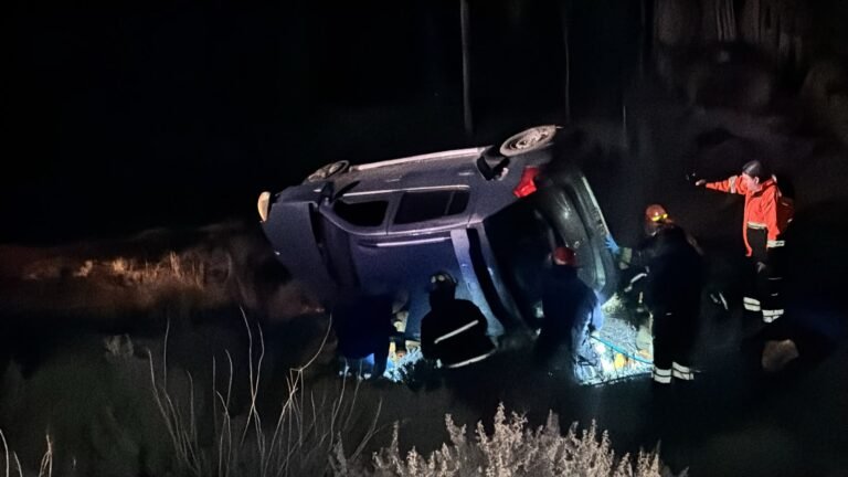 Violento vuelco en Ruta 3: dos personas debieron ser hospitalizadas