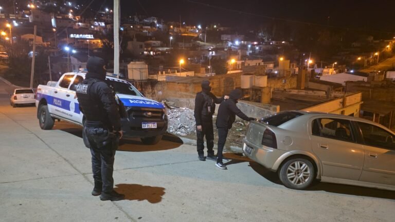 Intentó evadir un control y le encontraron más de 25 gramos de marihuana