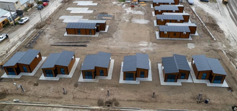 ​Municipio y Provincia coordinan la instalación de 50 módulos más para las familias afectadas por el Hermitte