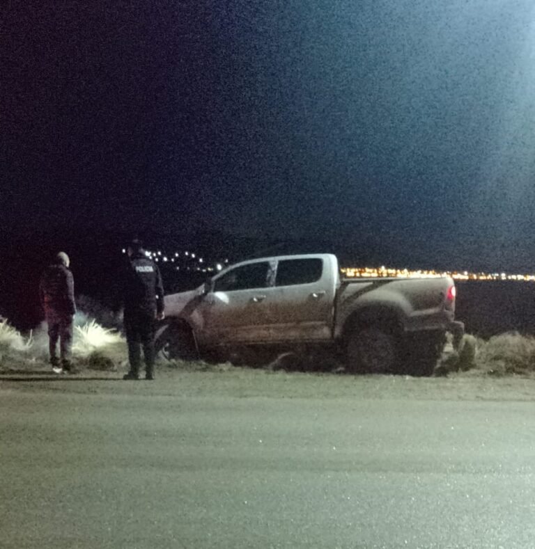 Susto en Ruta 25 de Mayo: despistó con su camioneta y salió ileso