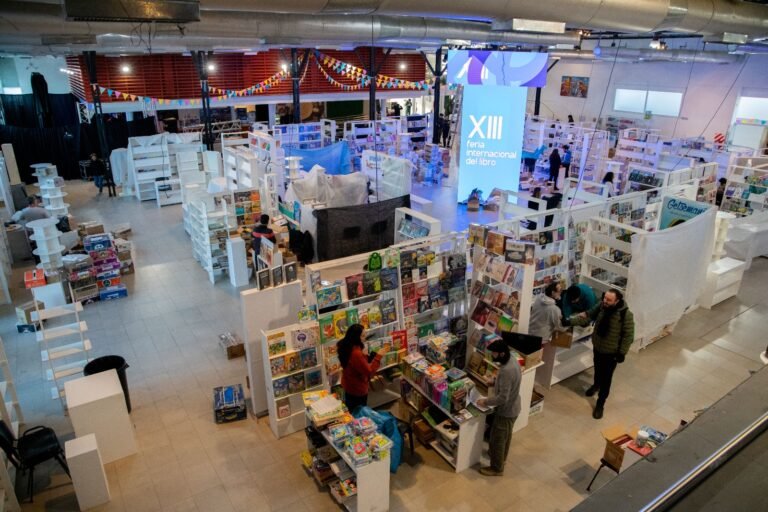 La Feria Internacional del Libro abre sus puertas con una agenda récord en Comodoro
