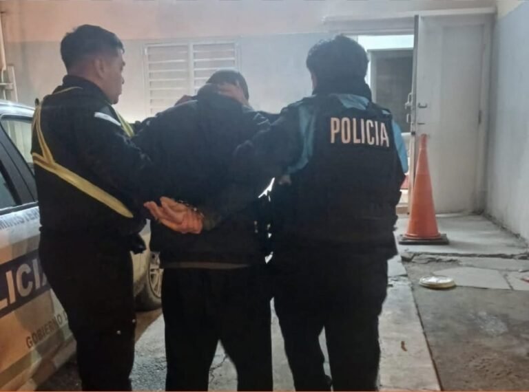 Intentó llevarse una moto a pie, el dueño lo persiguió y terminó tras las rejas