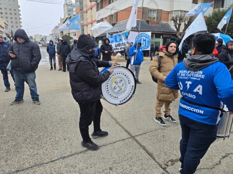 Se destrabó el conflicto: los colectivos volverán a circular tras el acuerdo entre las partes