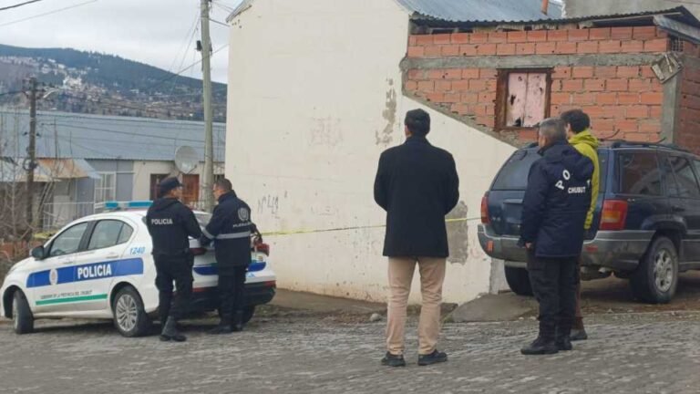Detienen a una mujer acusada de asesinar a su pareja de una puñalada en el cuello