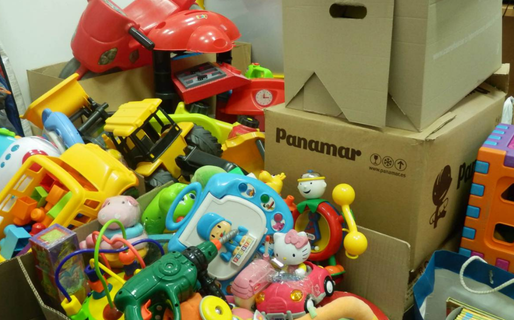 Un merendero reúne juguetes y alimentos para celebrar el Día de la Niñez