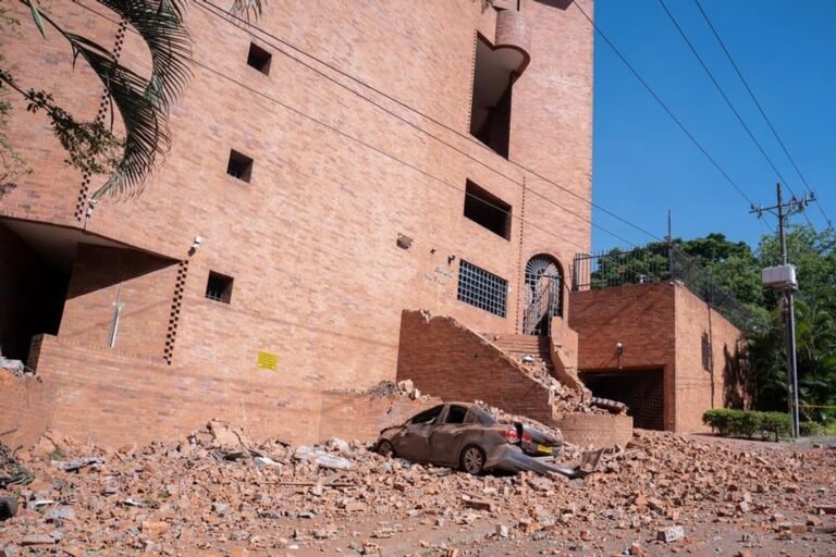 Al menos 132 muertos y 570 heridos tras el terremoto de magnitud 7,4 en Colombia