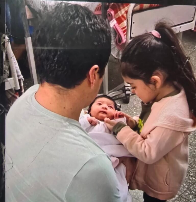 Un papá donará parte de su hígado a su bebé, pero necesitan ayuda para sostener la espera en Buenos Aires