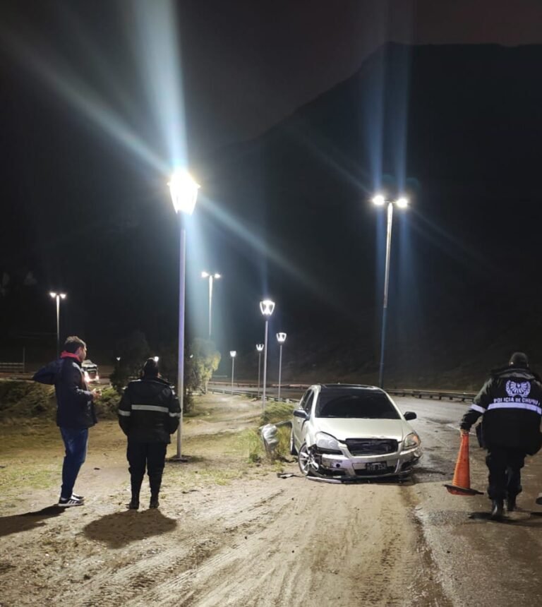 Terminó contra el guardarraíl tras perder el control del auto frente a Eureka