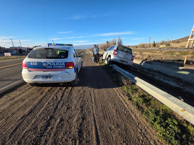 Accidente en Ruta 3: un Toyota Etios chocó contra el guardarraíl en Km 14