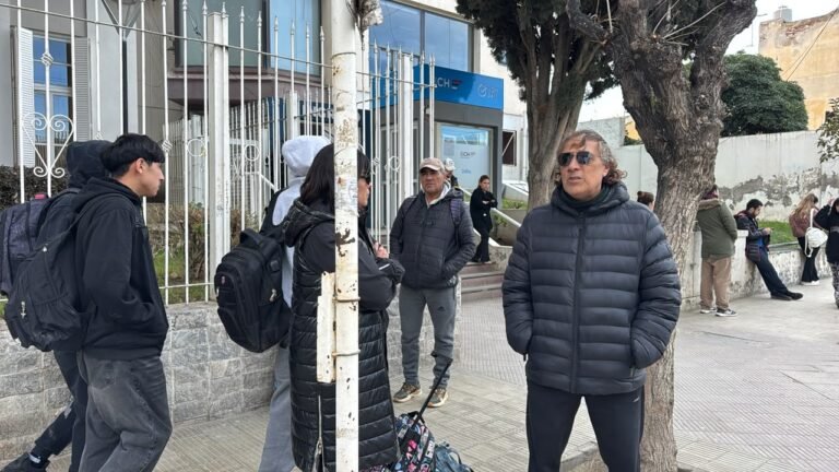 Malestar por el transporte: vecinos aseguran que esperan hasta una hora por un colectivo