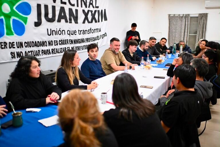 Torres se reunió con vecinalistas de Comodoro y destacó las obras que se ejecutan en la ciudad