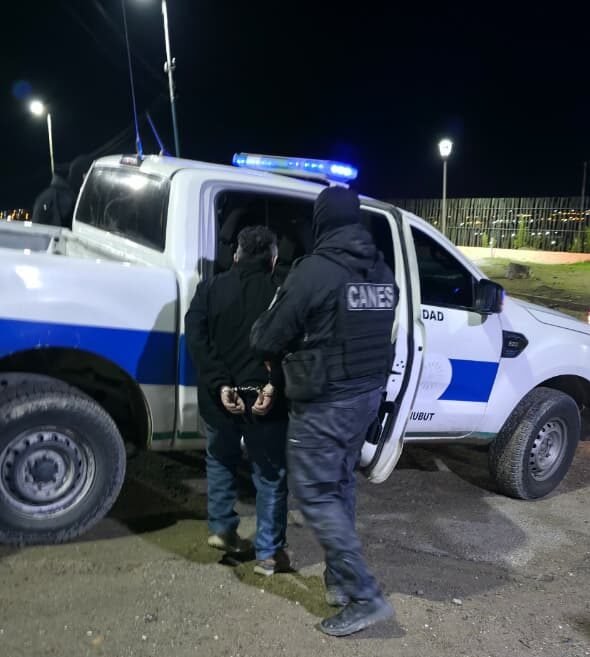 Manejaba alcoholizado, provocó un choque y quiso escapar a pie: terminó demorado
