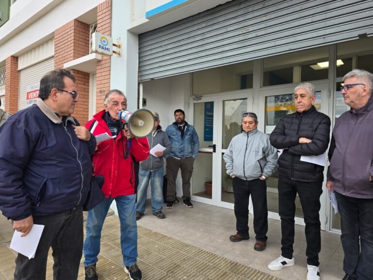 “Aporté 30 años y hoy me piden un millón de pesos para atenderme”: la dramática protesta de un jubilado en PAMI