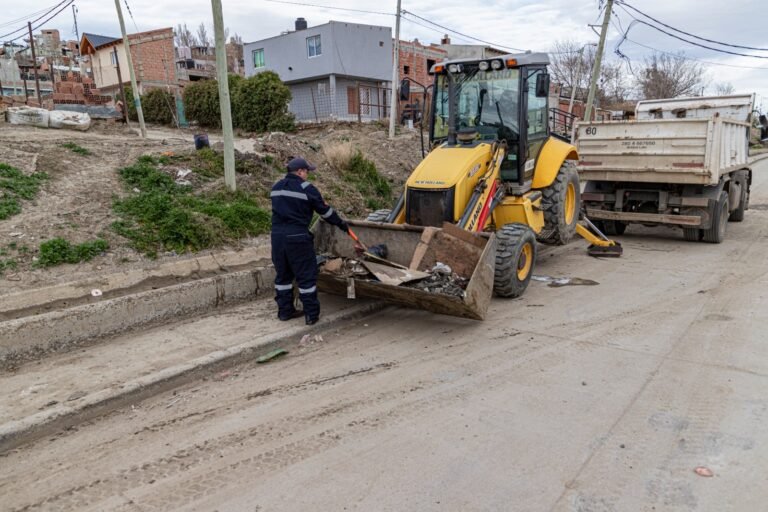 Se intensifica la limpieza de canales evacuadores en la ciudad