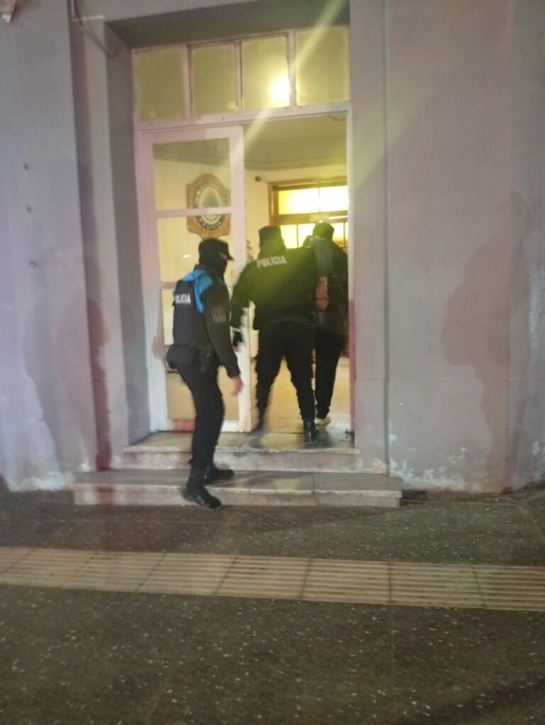 Estaba alcoholizado, provocó disturbios en el Hospital Regional y terminó demorado
