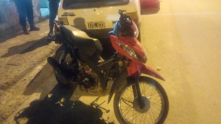 Recuperan una moto que fue robada hace una semana: dos adolescentes iban a bordo