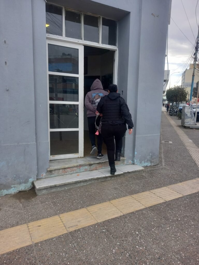 Una joven fue herida con un cutter en el rostro dentro del Hospital Regional