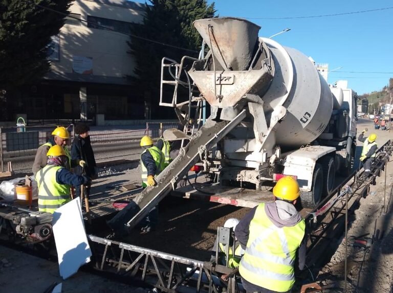 Reparación de baches en RN3: avanzan los trabajos de hormigonado