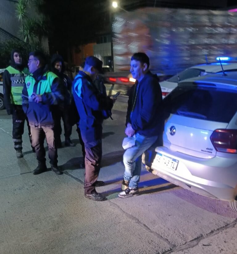 Conductor ebrio intentó esquivar un control y le secuestraron el auto