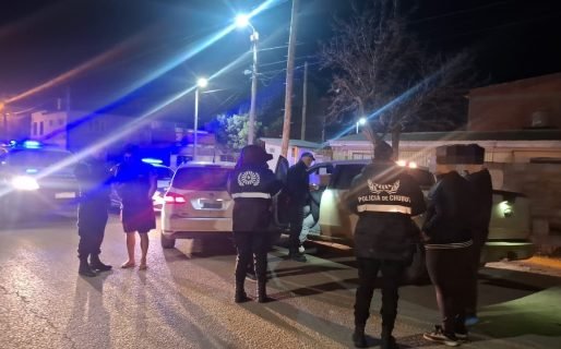 Iba ebria, chocó e intentó huir: un vecino la detuvo y terminaron multados los dos