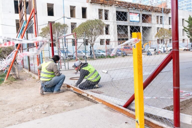 Othar recorrió la obra de mejoramiento integral del playón deportivo de la plaza Las Naciones