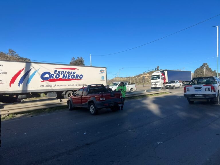 Choque entre dos vehículos en la Ruta 3 a la altura de Castelli