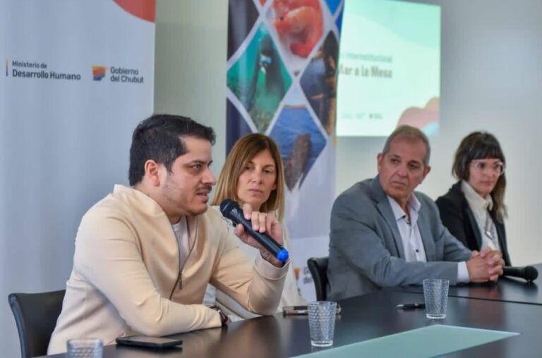 Provincia Distribuye merluza fresca en escuelas, hospitales y comedores sociales