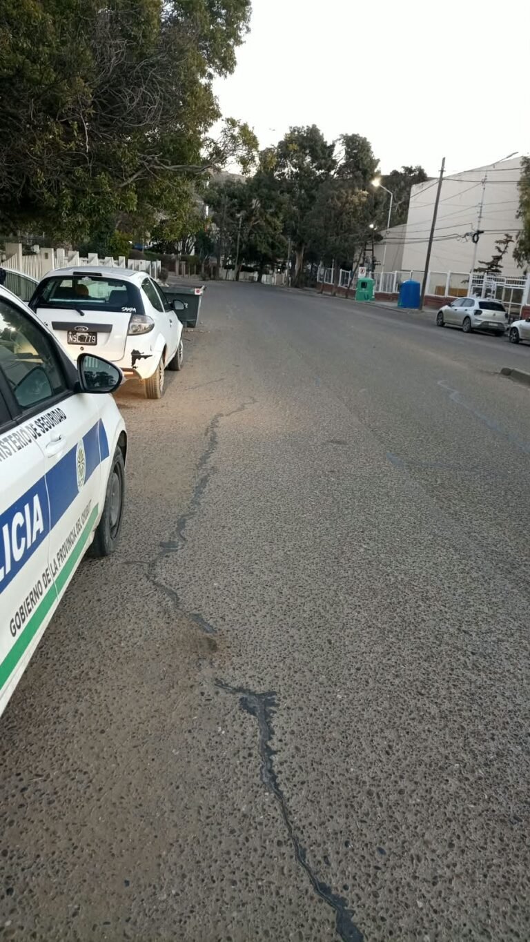 Hallaron a un automovilista dormido dentro de su vehículo y el test de alcoholemia dio 1,84 g/l