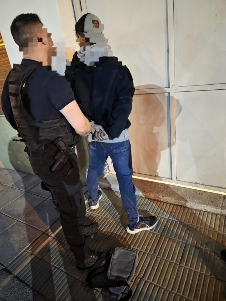 Lo encontraron paseando por Alvear y Dorrego con un pedido de captura vigente