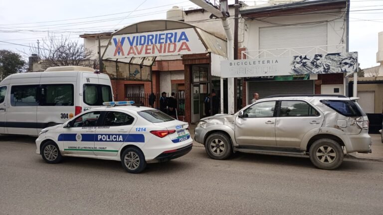 Detuvieron a un hombre que realizaba compras con tarjetas robadas mediante un inhibidor