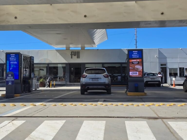 Nuevos valores en surtidor: la nafta Súper roza los $2.000 en las estaciones locales