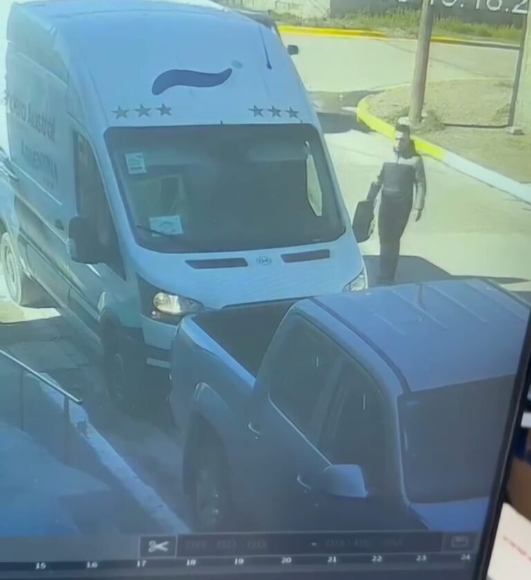Robaron una mochila con documentación del interior de un vehículo en Próspero Palazzo