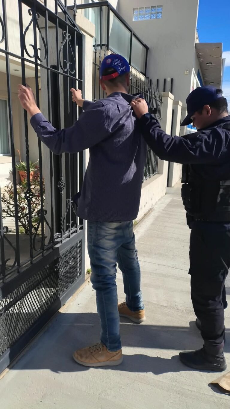 Un hombre fue aprehendido tras incitar a reñir a los uniformados