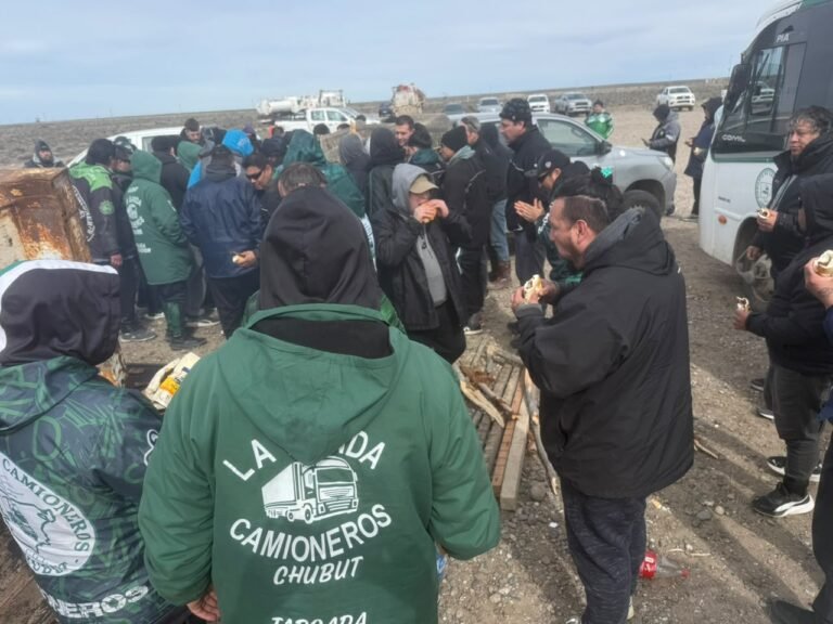 Un paro de Camioneros y Vientos del Sur paraliza yacimientos de PECOM y pone en riesgo sus inversiones