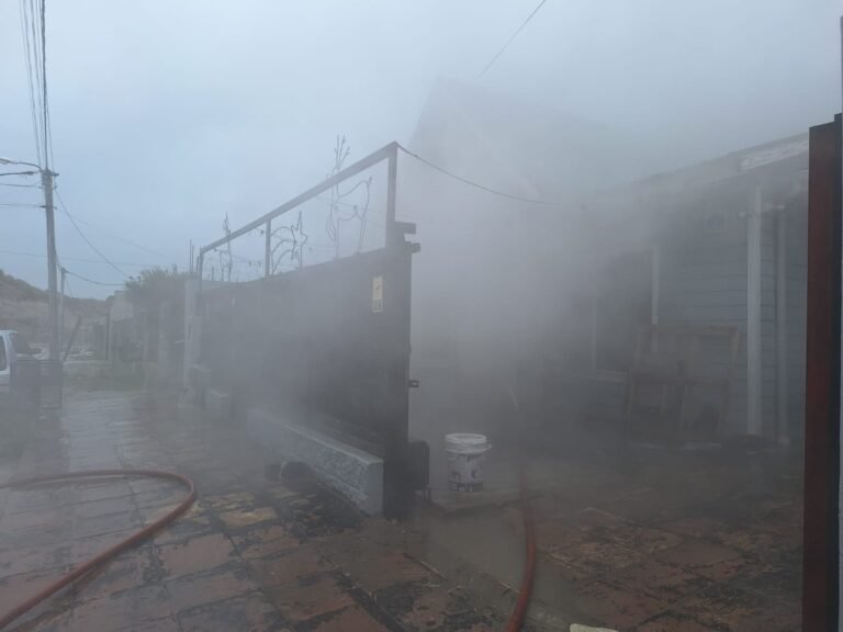 Una explosión en la cocina provocó un incendio en una vivienda