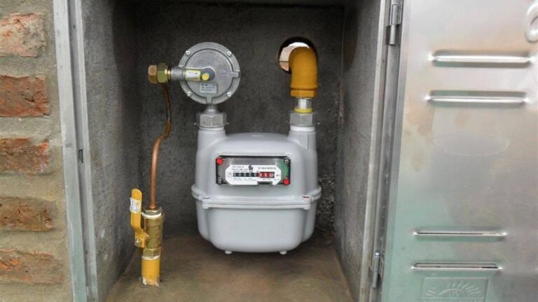 Oleada de robos de bronce: robaron más de 20 medidores de gas en el barrio José Fuchs