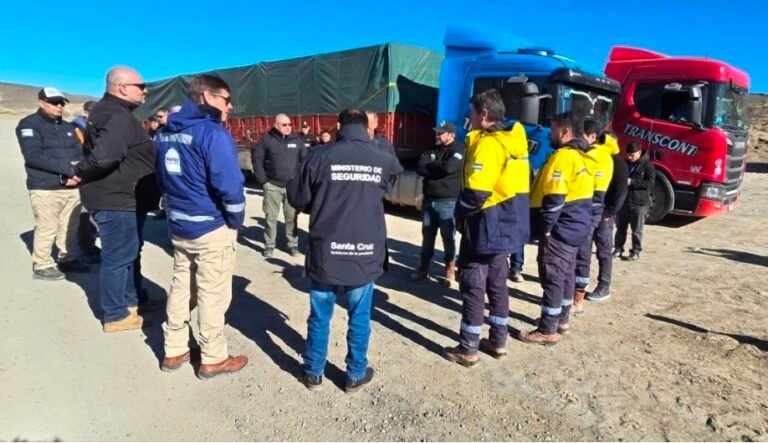 Paralizan seis áreas de Newmont tras detectar derrame de cianuro e infracciones de seguridad