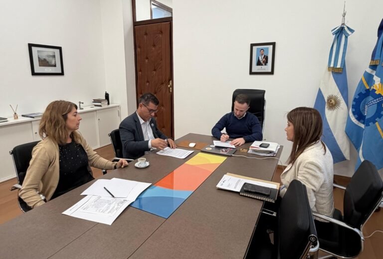 Provincia y la UNPSJB firmaron un acuerdo para la implementación de prácticas profesionales
