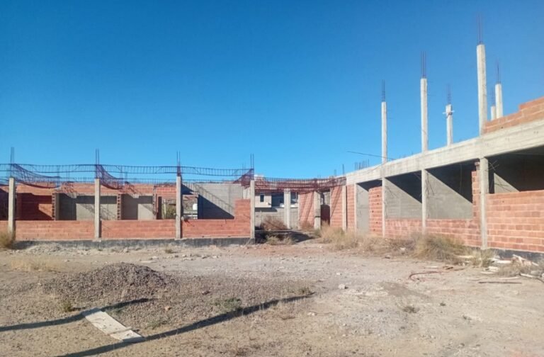 Luego de años de espera en Stella Maris: reactivan la obra abandonada de la Escuela 7717